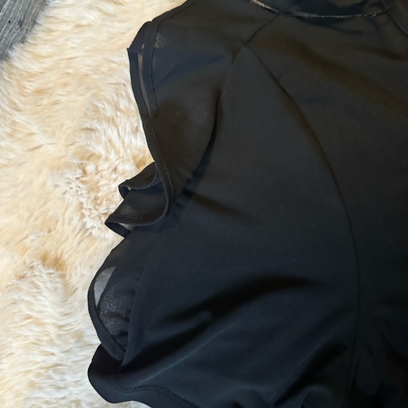 Black stretch shirt with ruffles on the shoulder - Picture 2 of 4